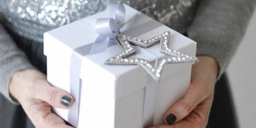 Як правильно і красиво дарувати ювелірні прикраси